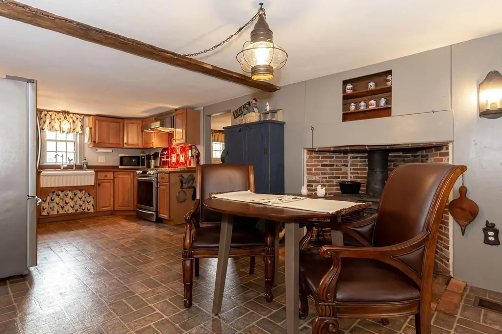 32 Sandown Road Danville NH 03819
