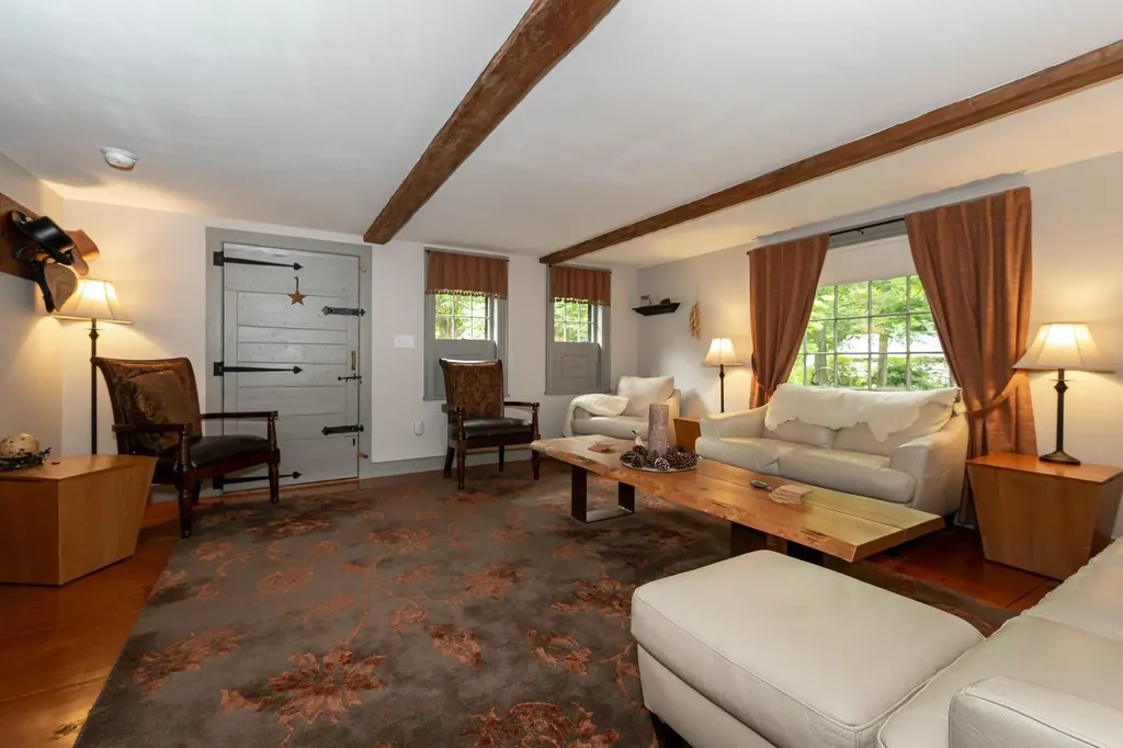 32 Sandown Road Danville NH 03819