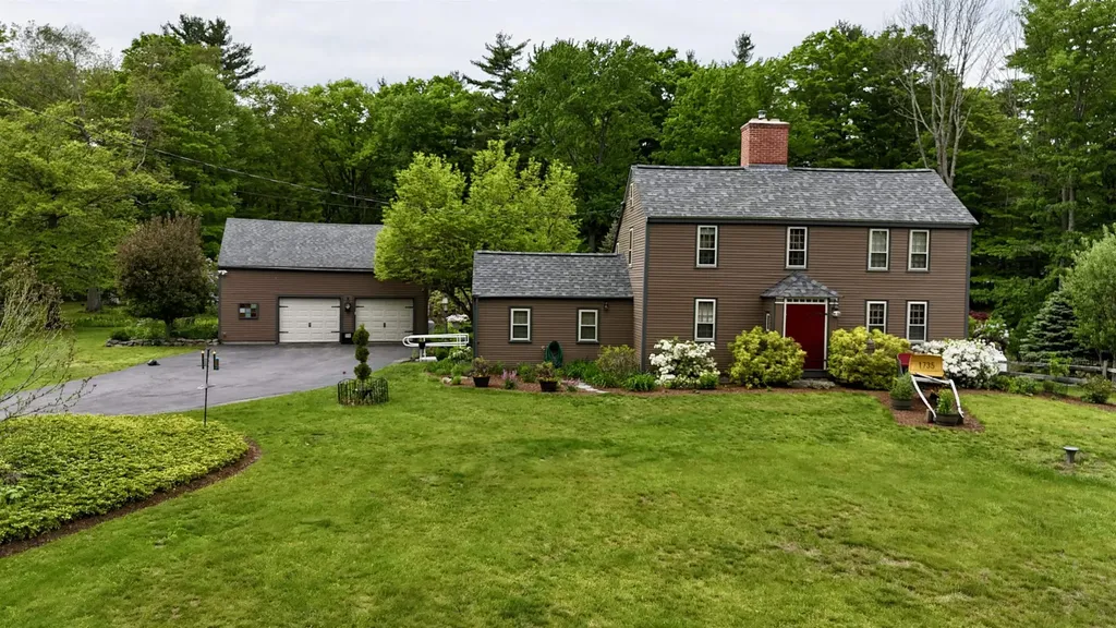 32 Sandown Road Danville NH 03819
