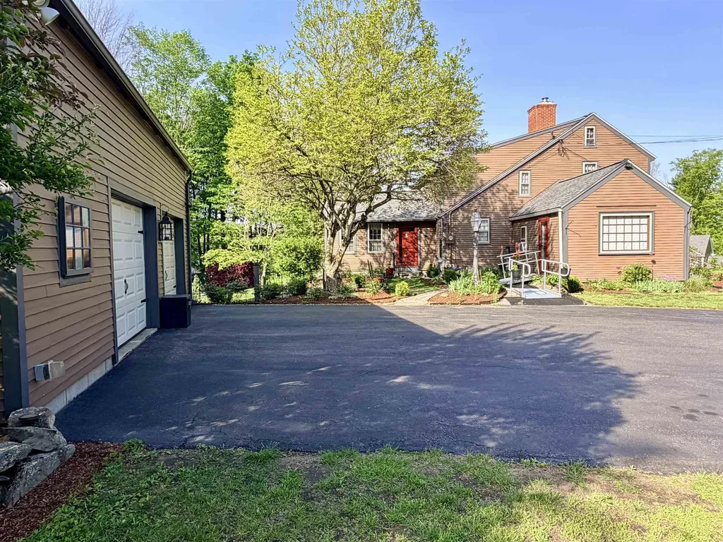 32 Sandown Road Danville NH 03819