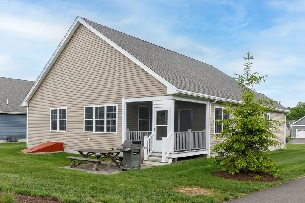 2 Mulberry Lane Hooksett NH 03106