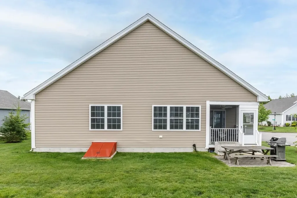 2 Mulberry Lane Hooksett NH 03106
