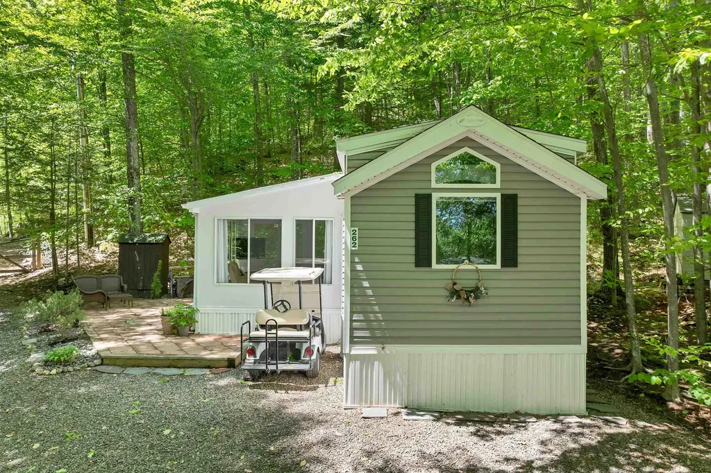 262 High Country Way Holderness NH 03245