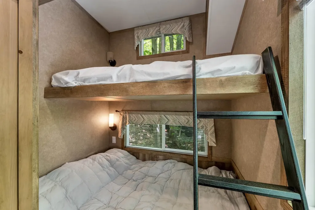 262 High Country Way Holderness NH 03245