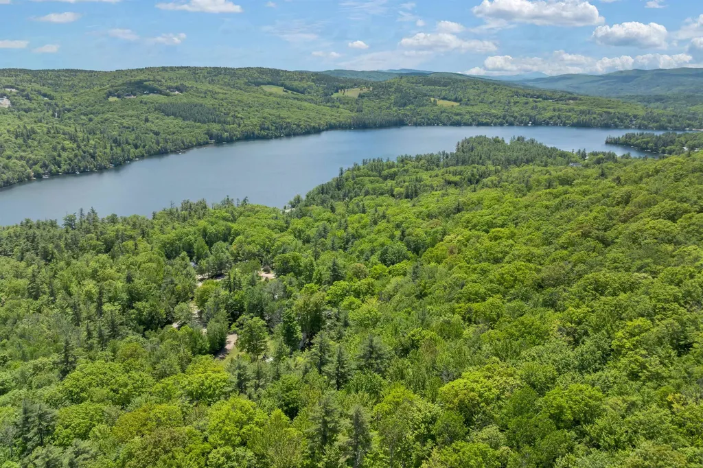 262 High Country Way Holderness NH 03245