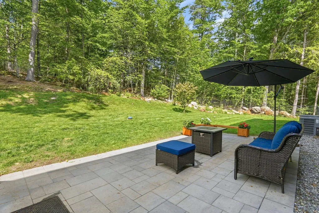 47 Indian Rock Road Bedford NH 03110