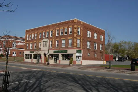 15 West Broadway Street Derry NH 03038
