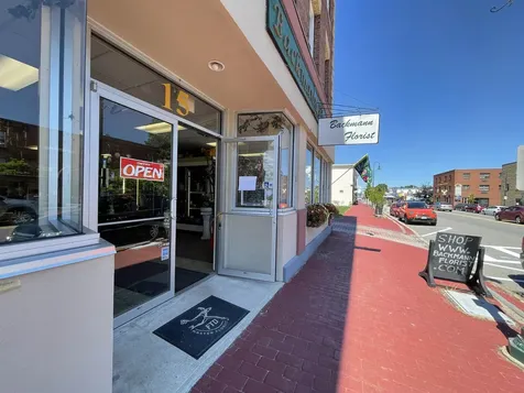 15 West Broadway Street Derry NH 03038