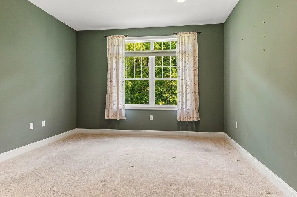 5 Sterling Hill Lane Exeter NH 03833