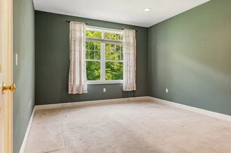 5 Sterling Hill Lane Exeter NH 03833