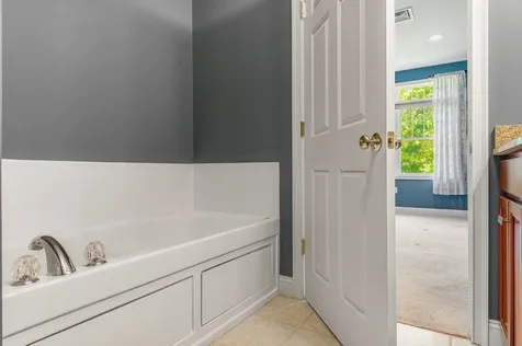 5 Sterling Hill Lane Exeter NH 03833