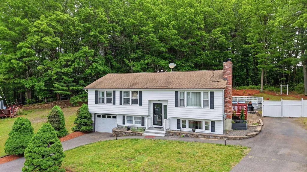 24 Jennifer Drive Nashua NH 03062