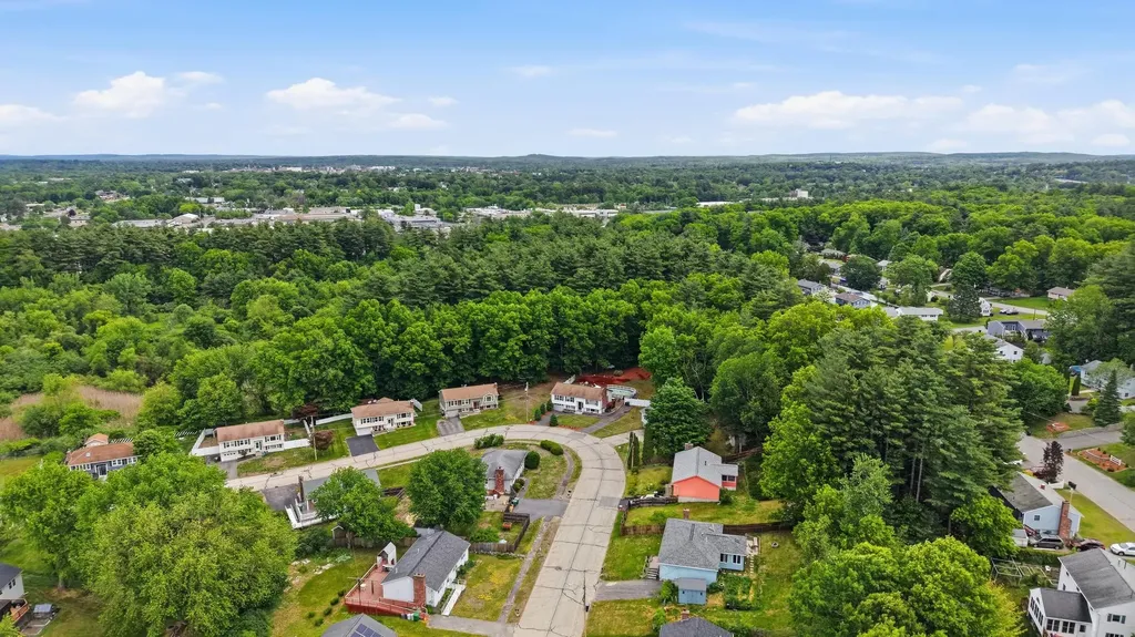 24 Jennifer Drive Nashua NH 03062