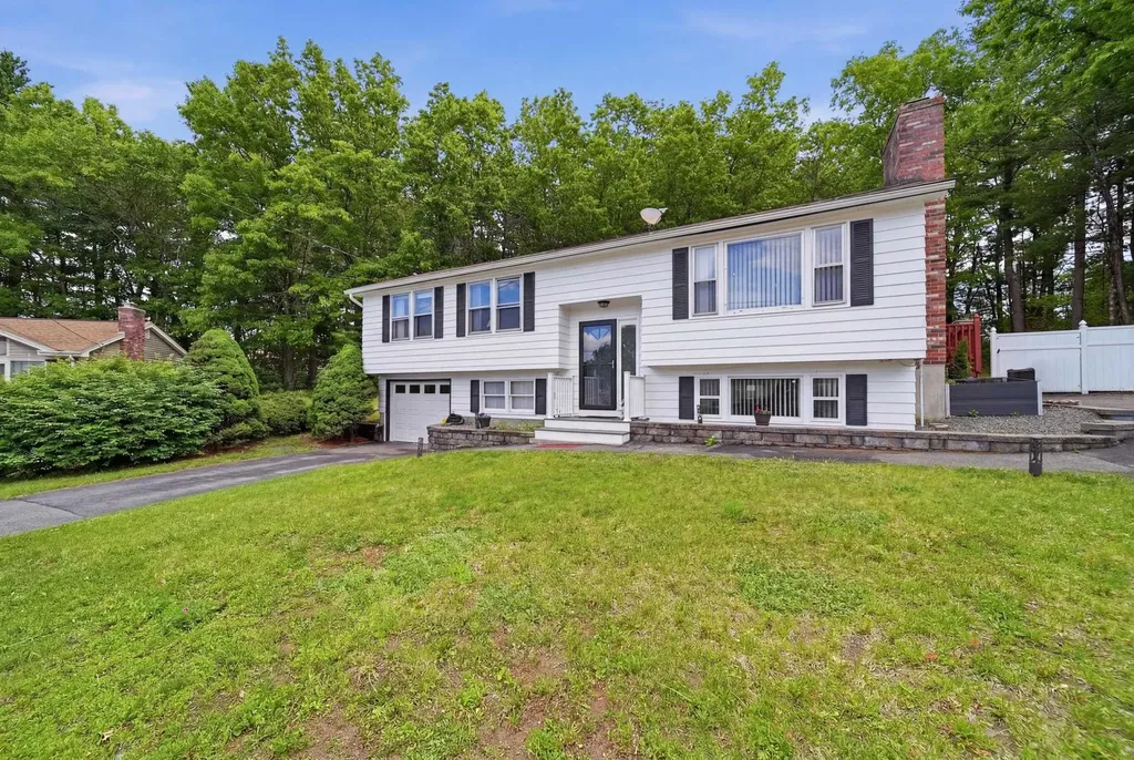24 Jennifer Drive Nashua NH 03062