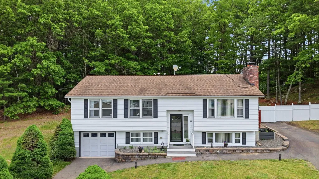 24 Jennifer Drive Nashua NH 03062