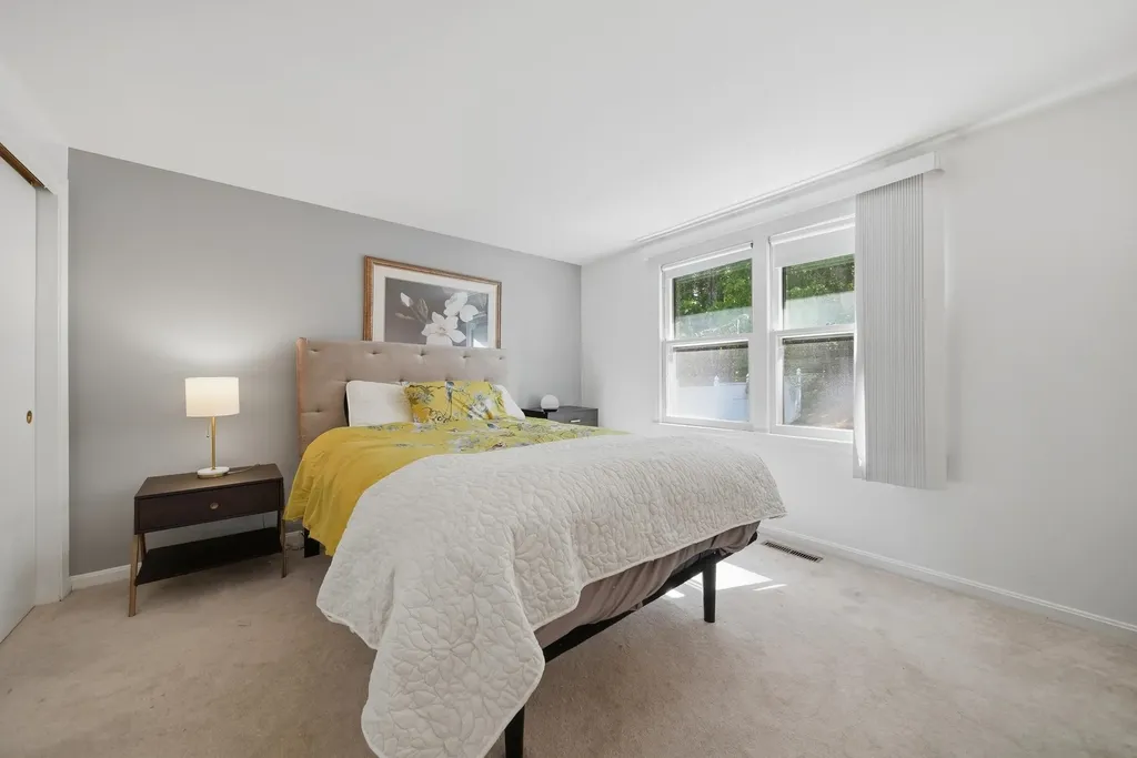 24 Jennifer Drive Nashua NH 03062