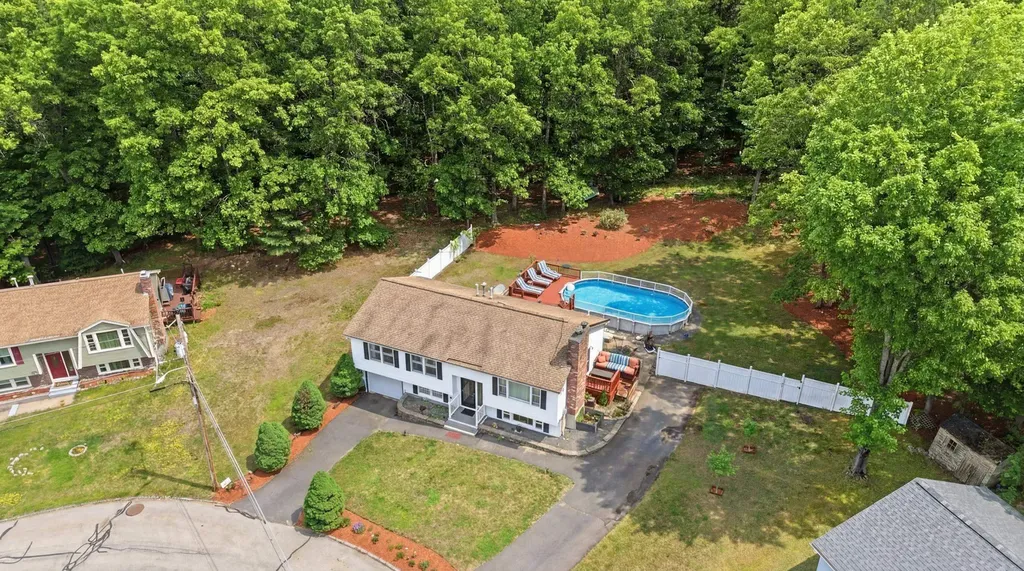 24 Jennifer Drive Nashua NH 03062