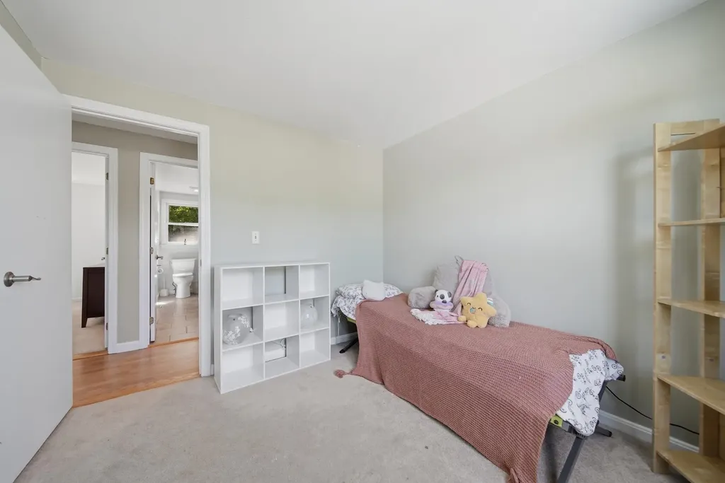 24 Jennifer Drive Nashua NH 03062