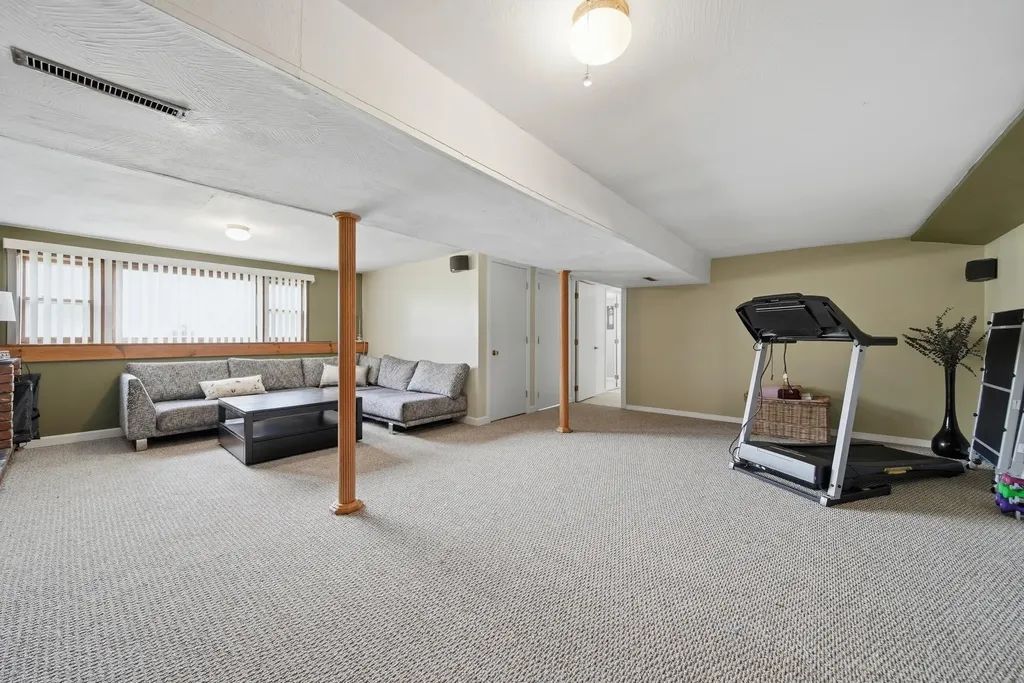 24 Jennifer Drive Nashua NH 03062