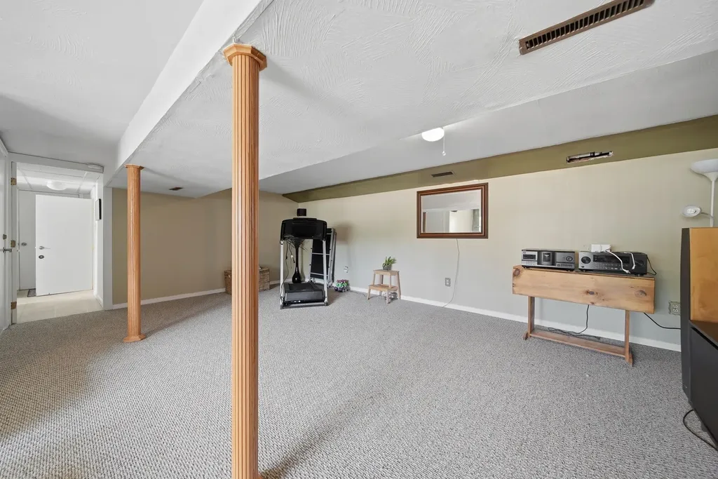 24 Jennifer Drive Nashua NH 03062