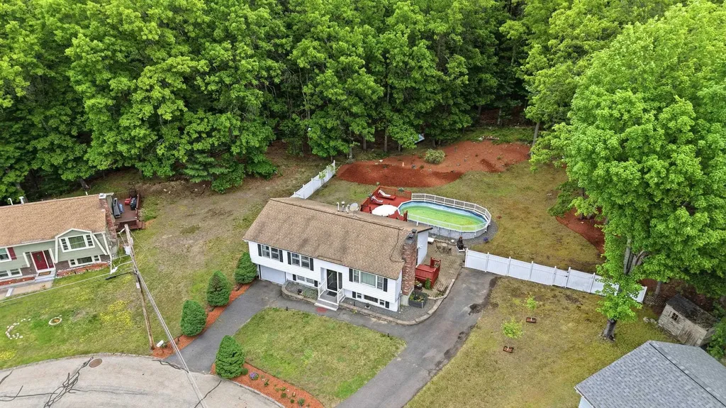 24 Jennifer Drive Nashua NH 03062