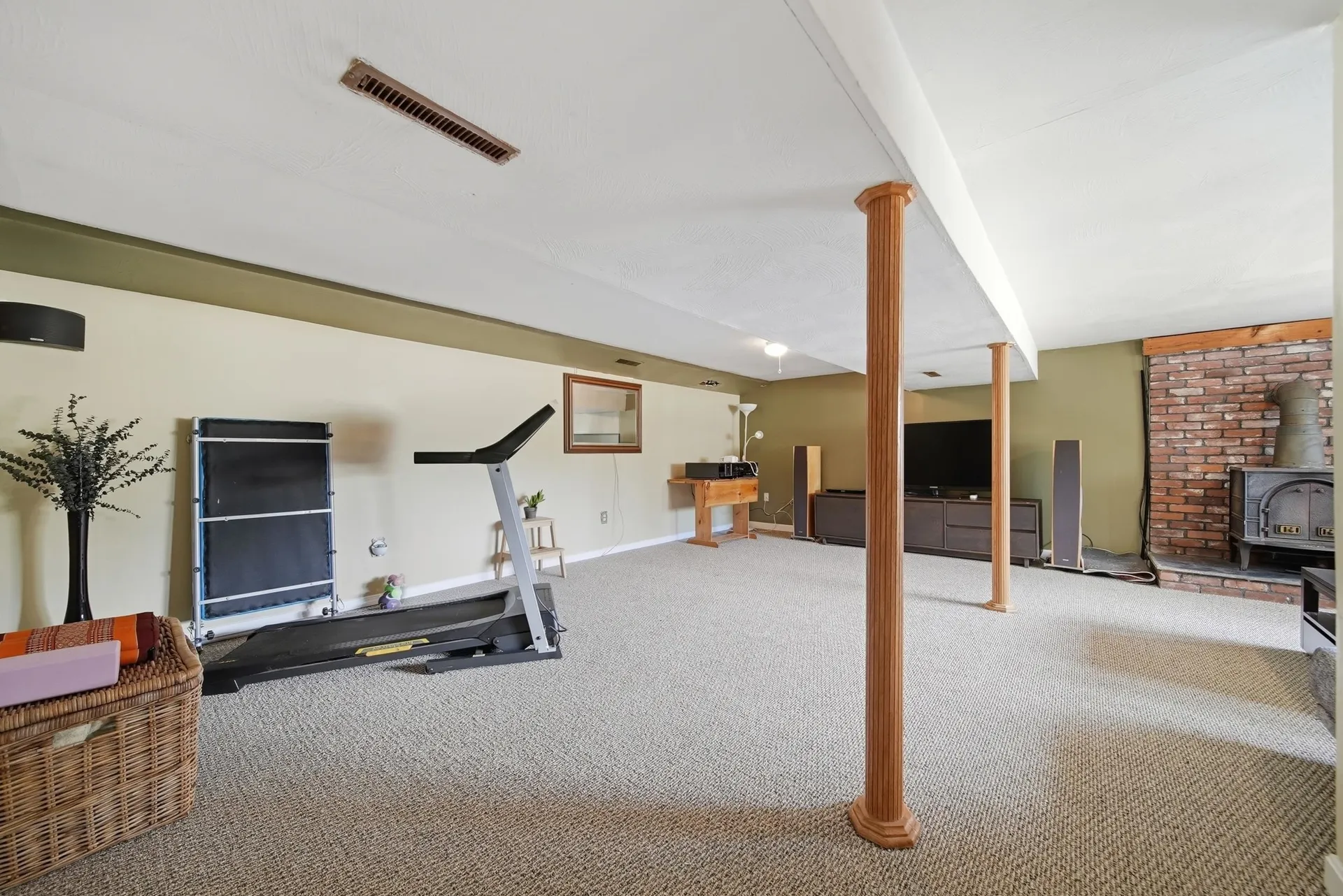 24 Jennifer Drive Nashua NH 03062