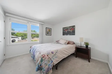 24 Jennifer Drive Nashua NH 03062