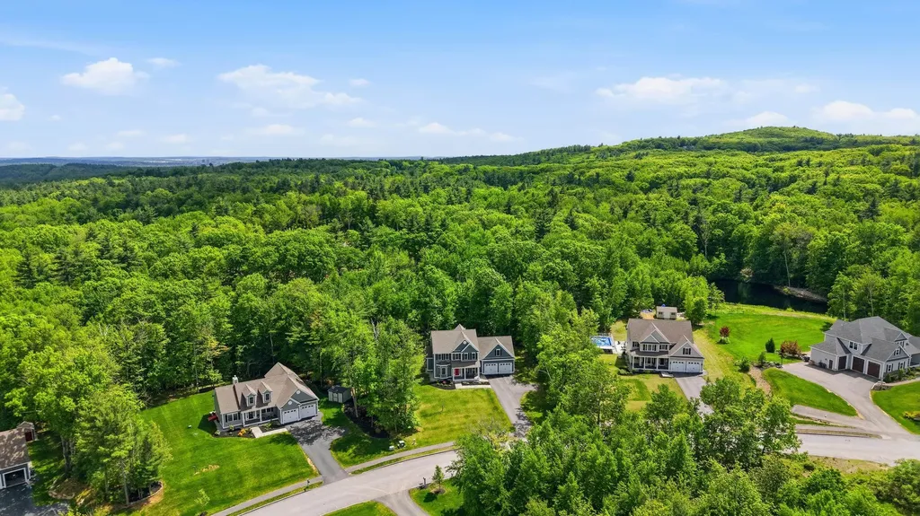 12 Old Mill Lane Hooksett NH 03106