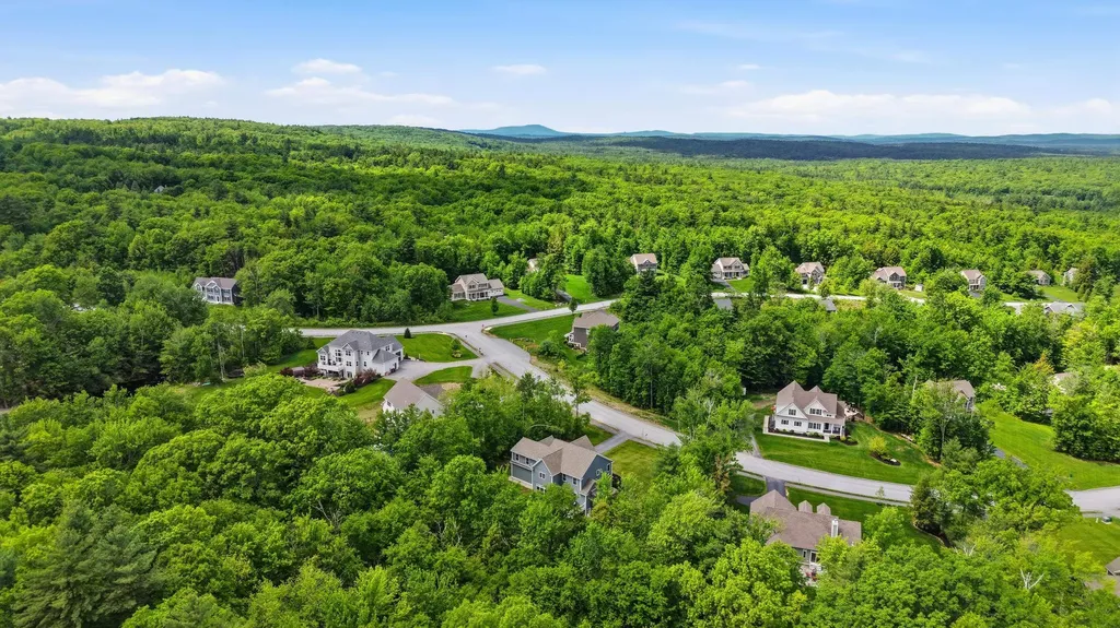 12 Old Mill Lane Hooksett NH 03106