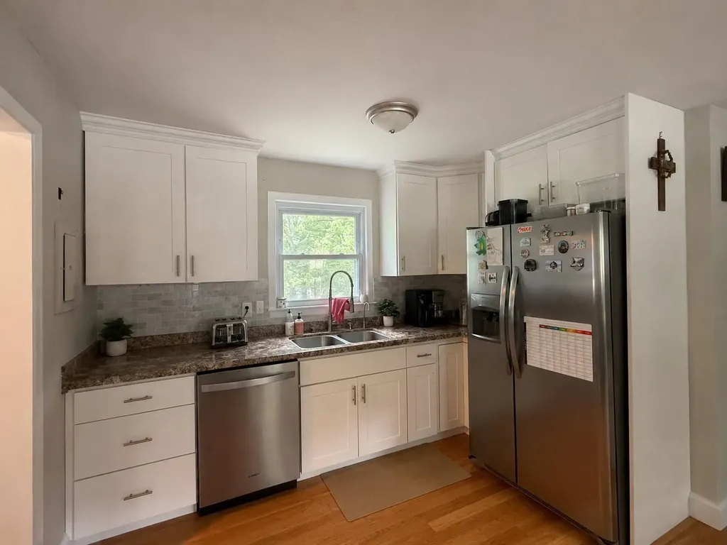 158 Appletree Road Auburn NH 03032