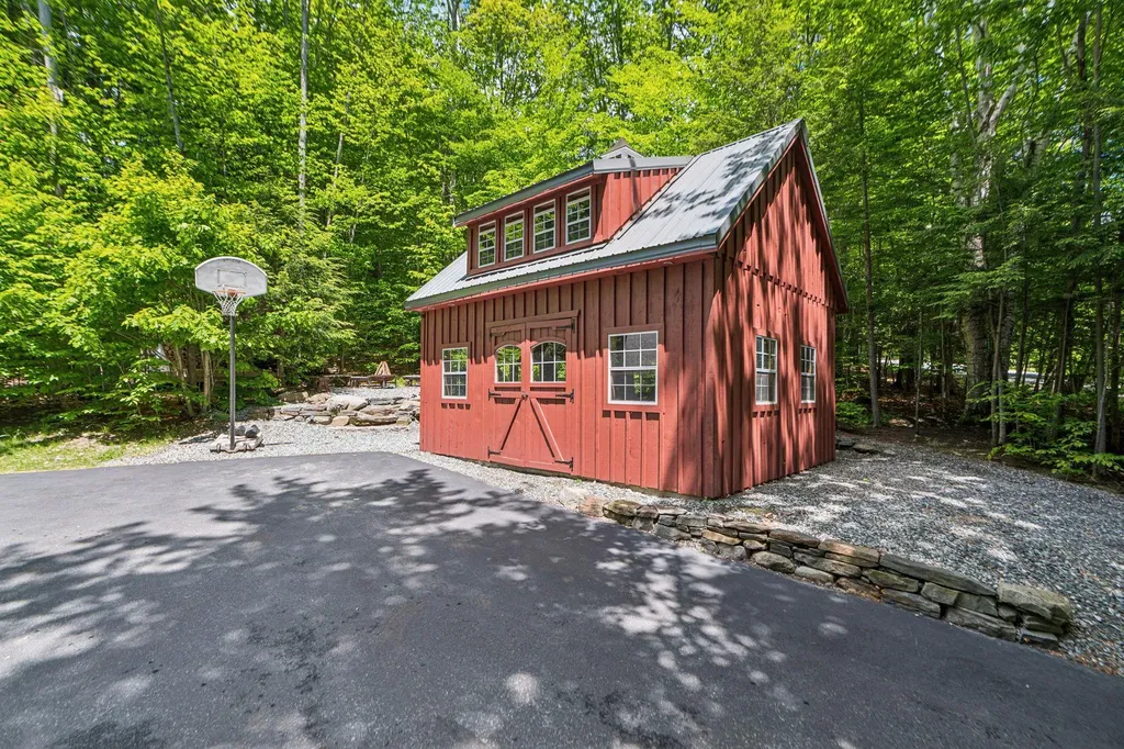 408 Morgan Road Hartford VT 05059