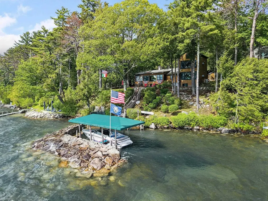 122 Broadside Road Wolfeboro NH 03894