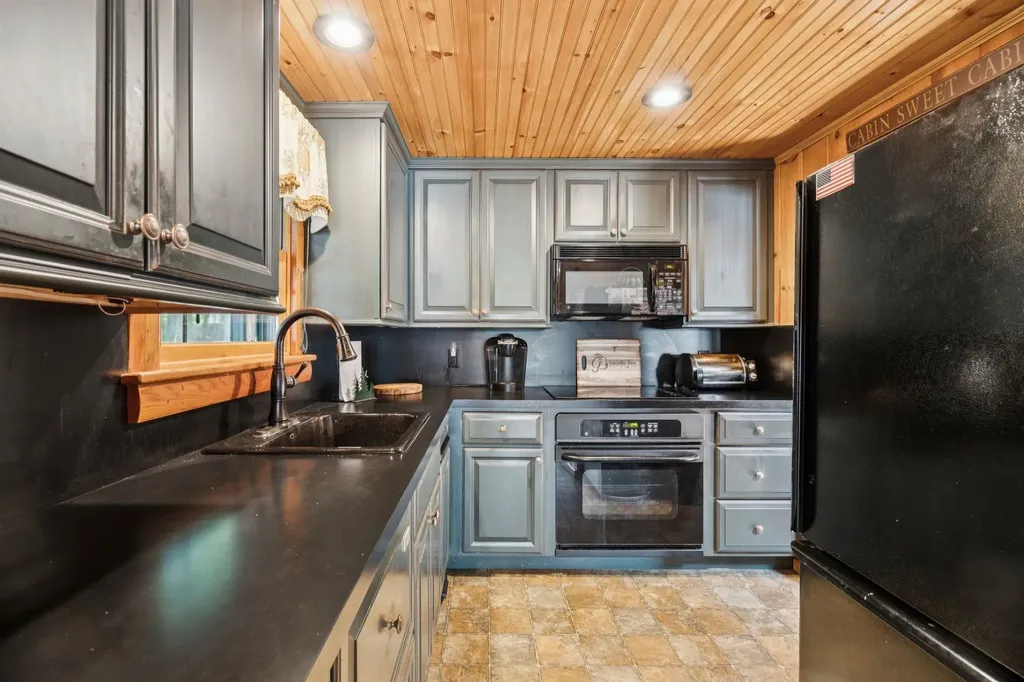 122 Broadside Road Wolfeboro NH 03894