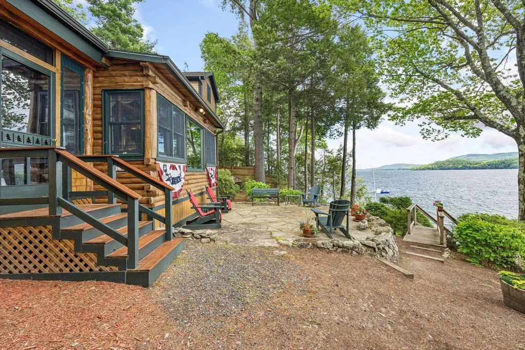122 Broadside Road Wolfeboro NH 03894