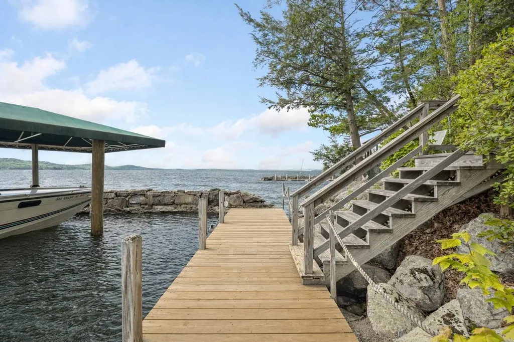 122 Broadside Road Wolfeboro NH 03894