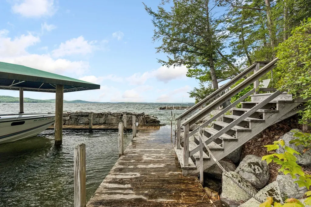 122 Broadside Road Wolfeboro NH 03894