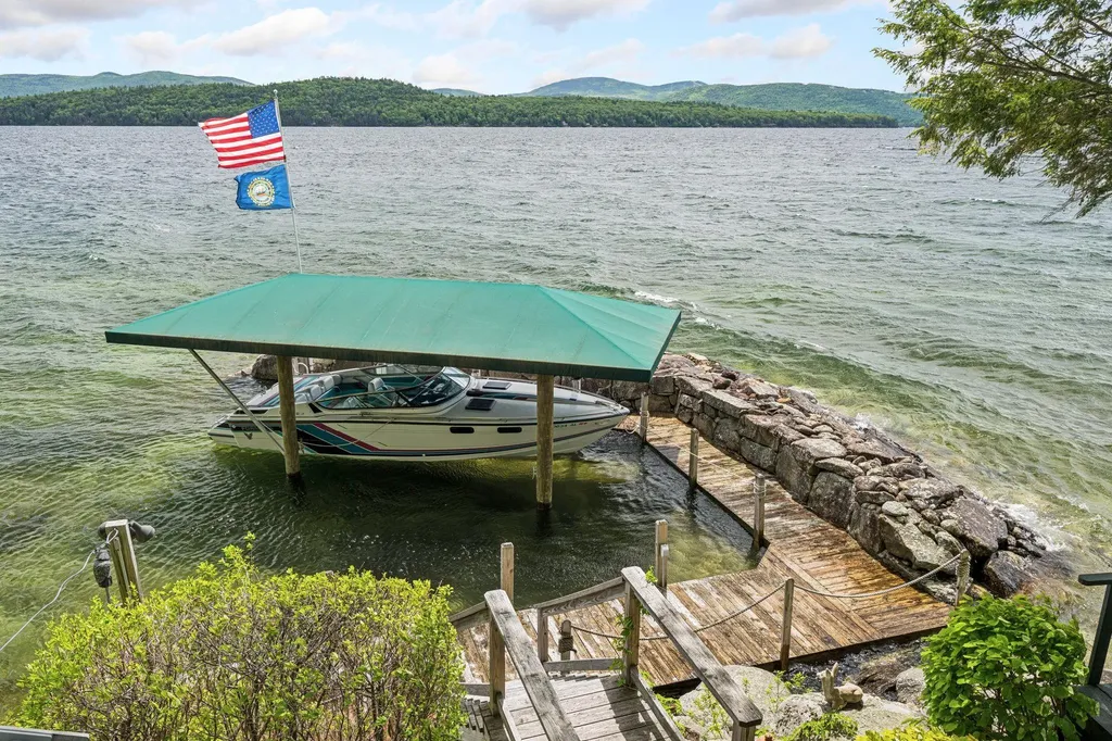 122 Broadside Road Wolfeboro NH 03894