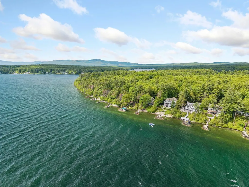 122 Broadside Road Wolfeboro NH 03894