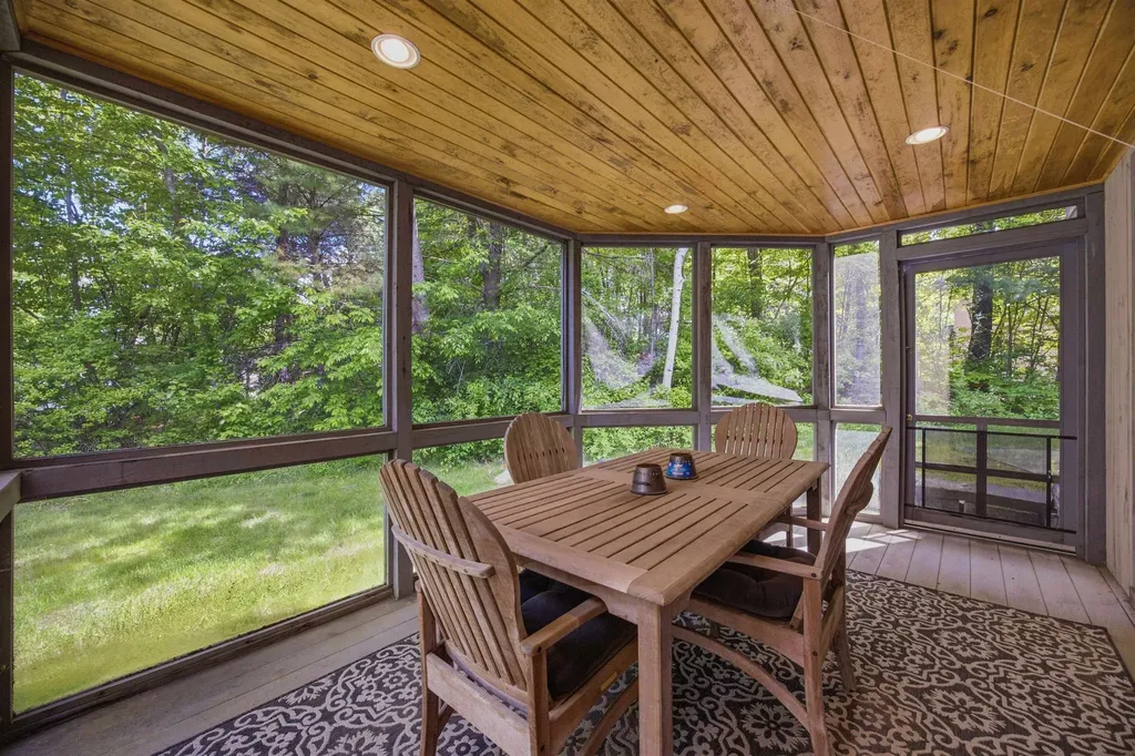 2696 Lake Shore Road Gilford NH 03249