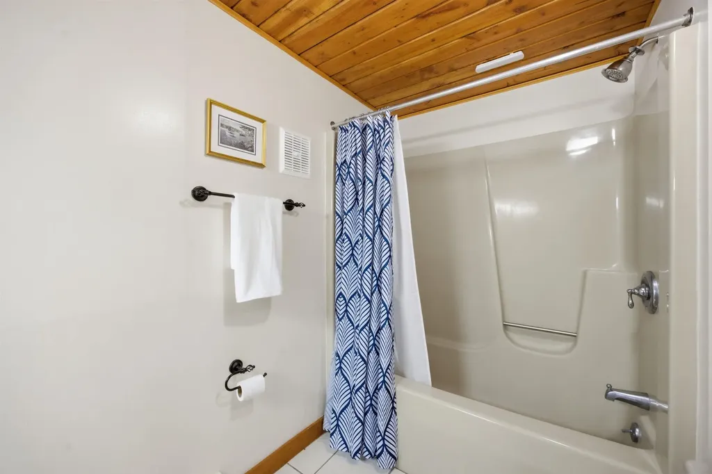 2696 Lake Shore Road Gilford NH 03249