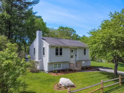 51 Woodlands Drive Epping NH 03042