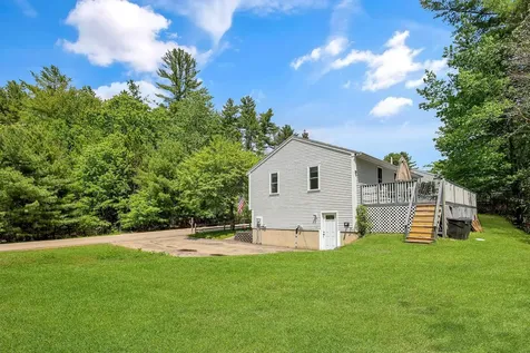 51 Woodlands Drive Epping NH 03042