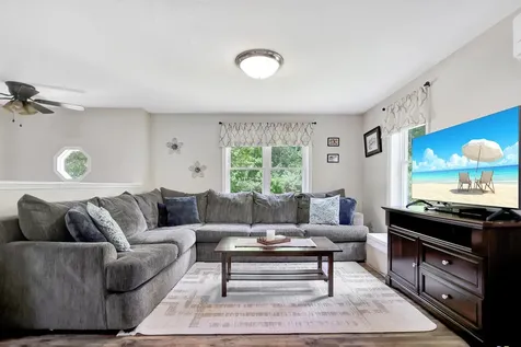 51 Woodlands Drive Epping NH 03042