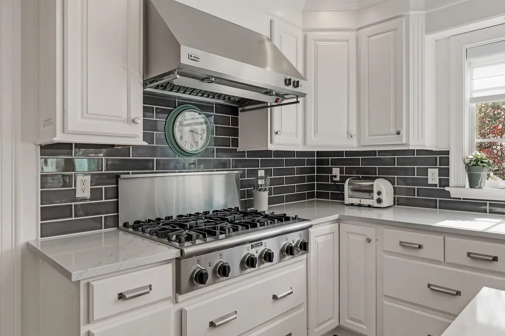 4 White Horse Drive Rye NH 03870