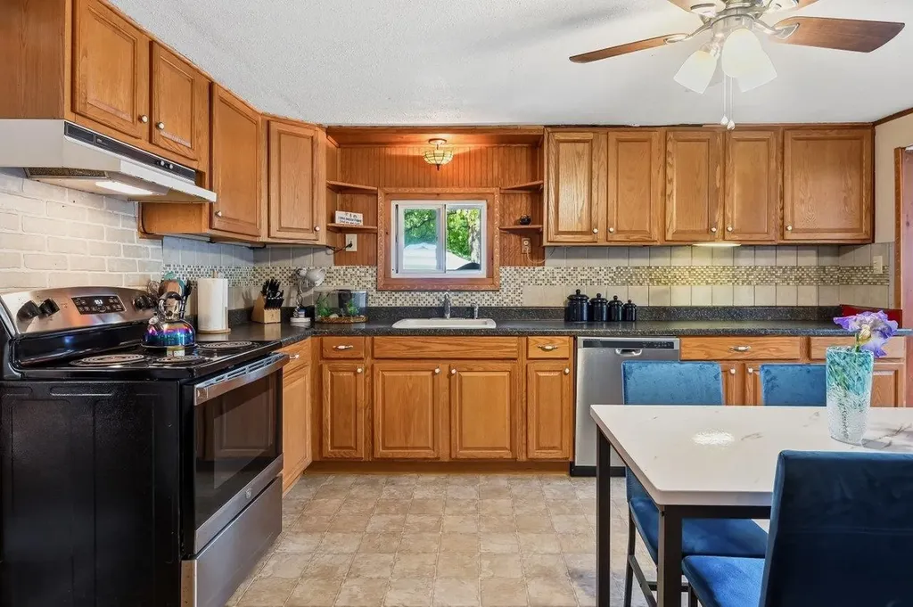 25 Eastman Avenue Bedford NH 03110