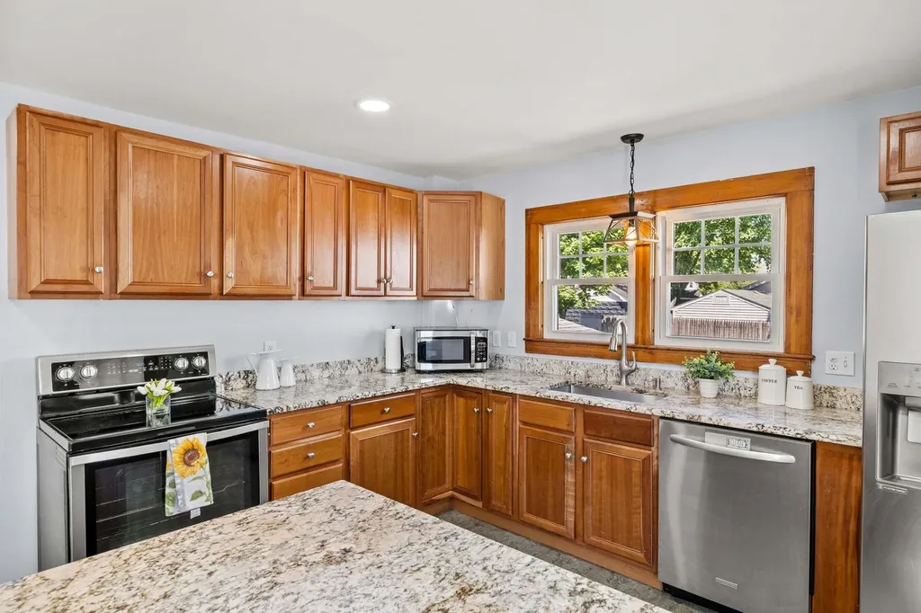 39 Lovewell Street Nashua NH 03060