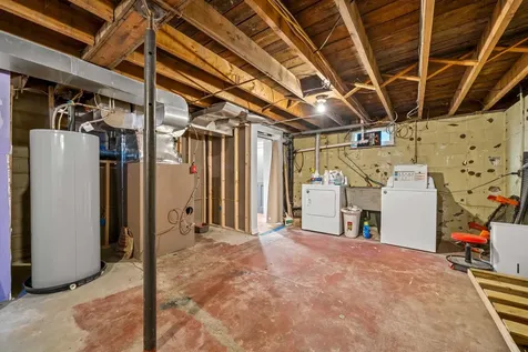 39 Lovewell Street Nashua NH 03060