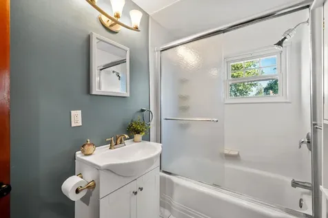39 Lovewell Street Nashua NH 03060