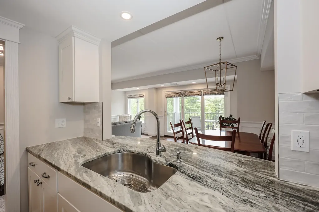 10 Mountain Laurels Drive Nashua NH 03062