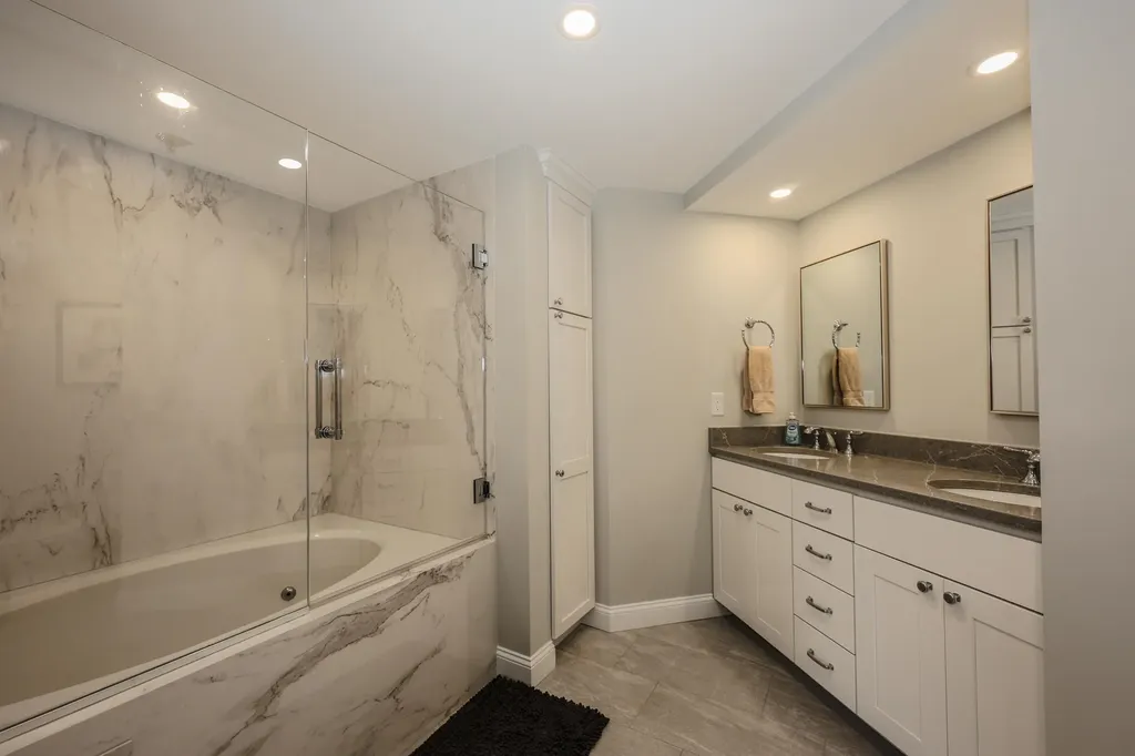 10 Mountain Laurels Drive Nashua NH 03062